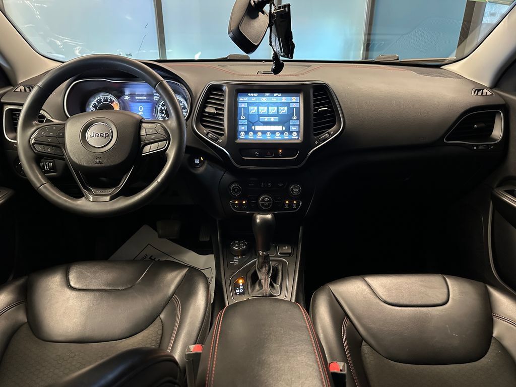 Used 2022 Jeep Cherokee Trailhawk AWD/4WD image 9