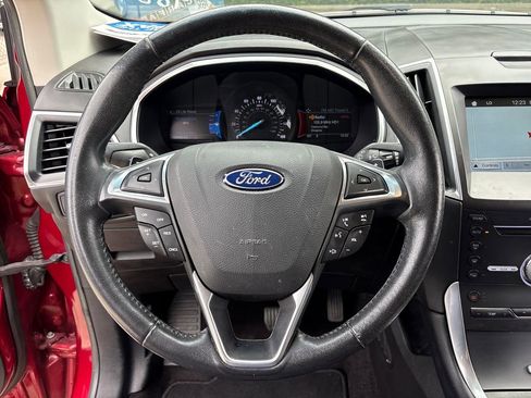 Used 2017 Ford Edge Titanium w/ Technology Package FWD image 17