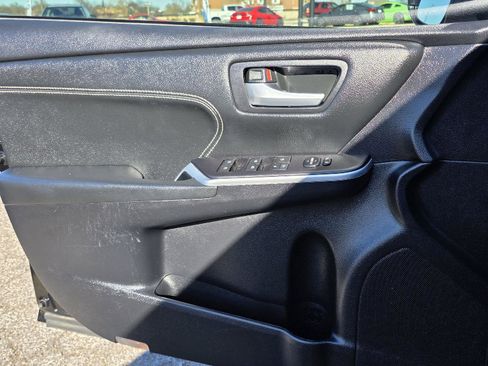 Used 2015 Toyota Camry XLE image 38