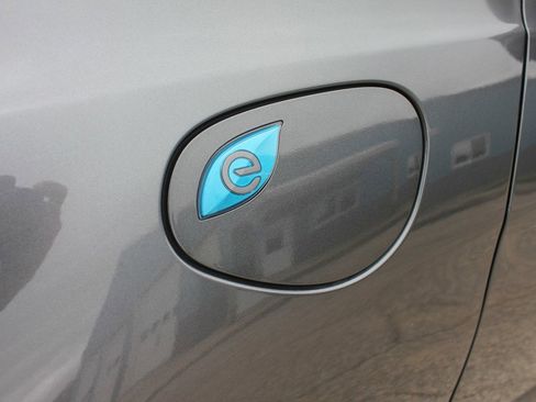 Used 2019 Chrysler Pacifica Limited w/ S Appearance Package image 9