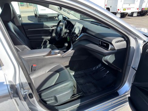 Used 2024 Toyota Camry SE image 10