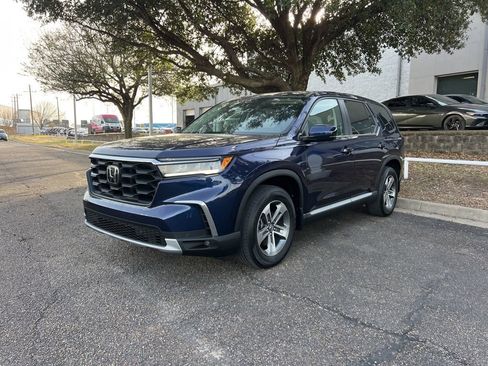 Used 2025 Honda Pilot EX-L image 3