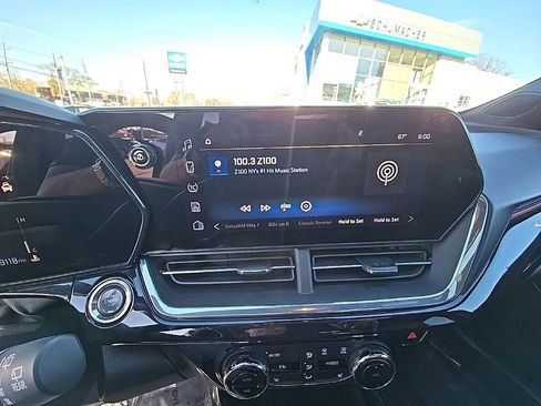 Used 2024 Chevrolet Trax RS w/ Sunroof Package image 17