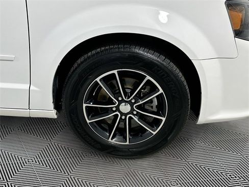 Used 2017 Dodge Grand Caravan GT image 25