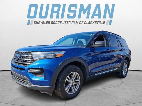 Used 2022 Ford Explorer XLT image 3