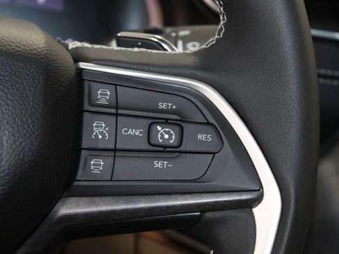 Used 2024 Jeep Grand Cherokee L Limited AWD/4WD image 41