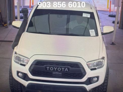 Used 2020 Toyota Tacoma TRD Off-Road image 2