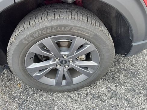 Used 2023 Ford Explorer XLT w/ Equipment Group 202A AWD/4WD image 23