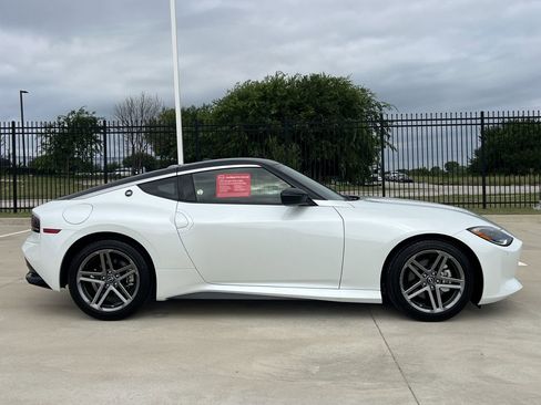 Used 2024 Nissan Z Sport w/ Floor Mat Package RWD image 2