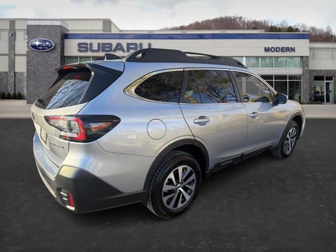 Used 2022 Subaru Outback Premium image 5