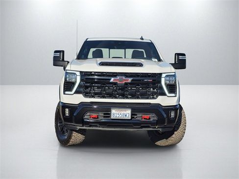 Used 2024 Chevrolet Silverado 2500 ZR2 w/ Technology Package image 2