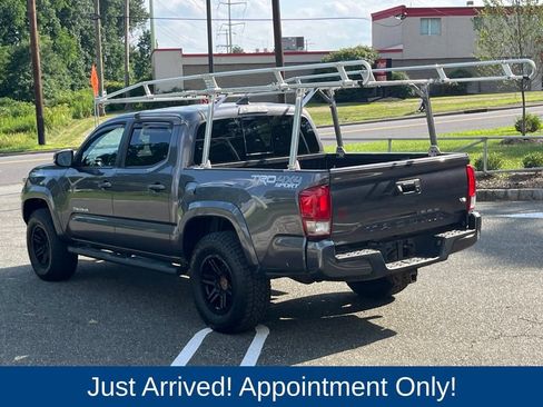 Used 2017 Toyota Tacoma TRD Sport w/ Exterior Package AWD/4WD image 5