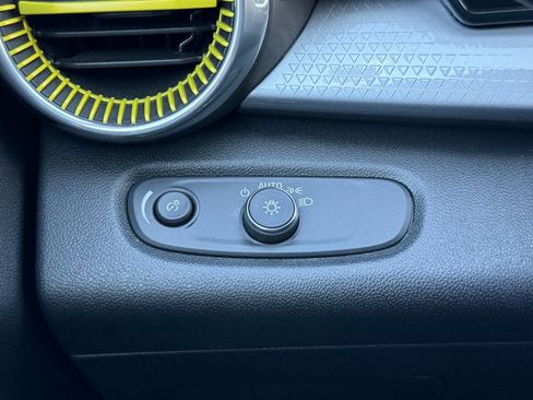 Certified 2024 Chevrolet Trax LT w/ Driver Confidence Package image 34