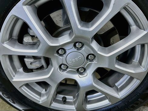Used 2023 Jeep Compass Latitude AWD/4WD image 29
