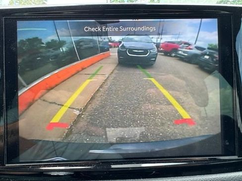 Used 2022 Chrysler Pacifica Touring-L FWD image 21