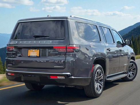 Used 2023 Jeep Wagoneer L Series II image 7
