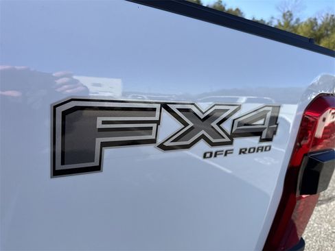 Used 2025 Ford F250 Lariat w/ Black Appearance Package image 22