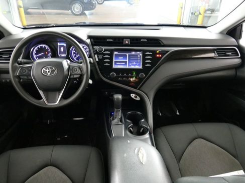 Used 2019 Toyota Camry LE image 7