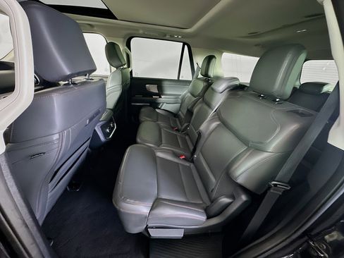 Used 2025 Ford Expedition Active image 29