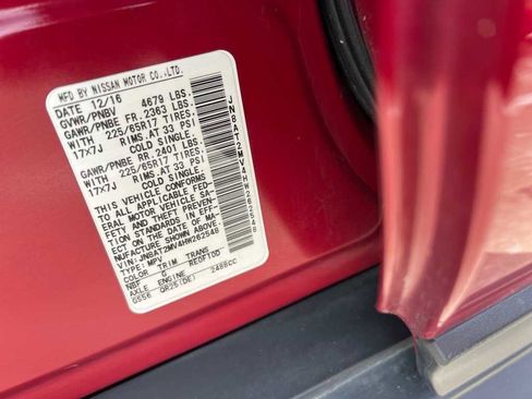 Used 2017 Nissan Rogue S image 33