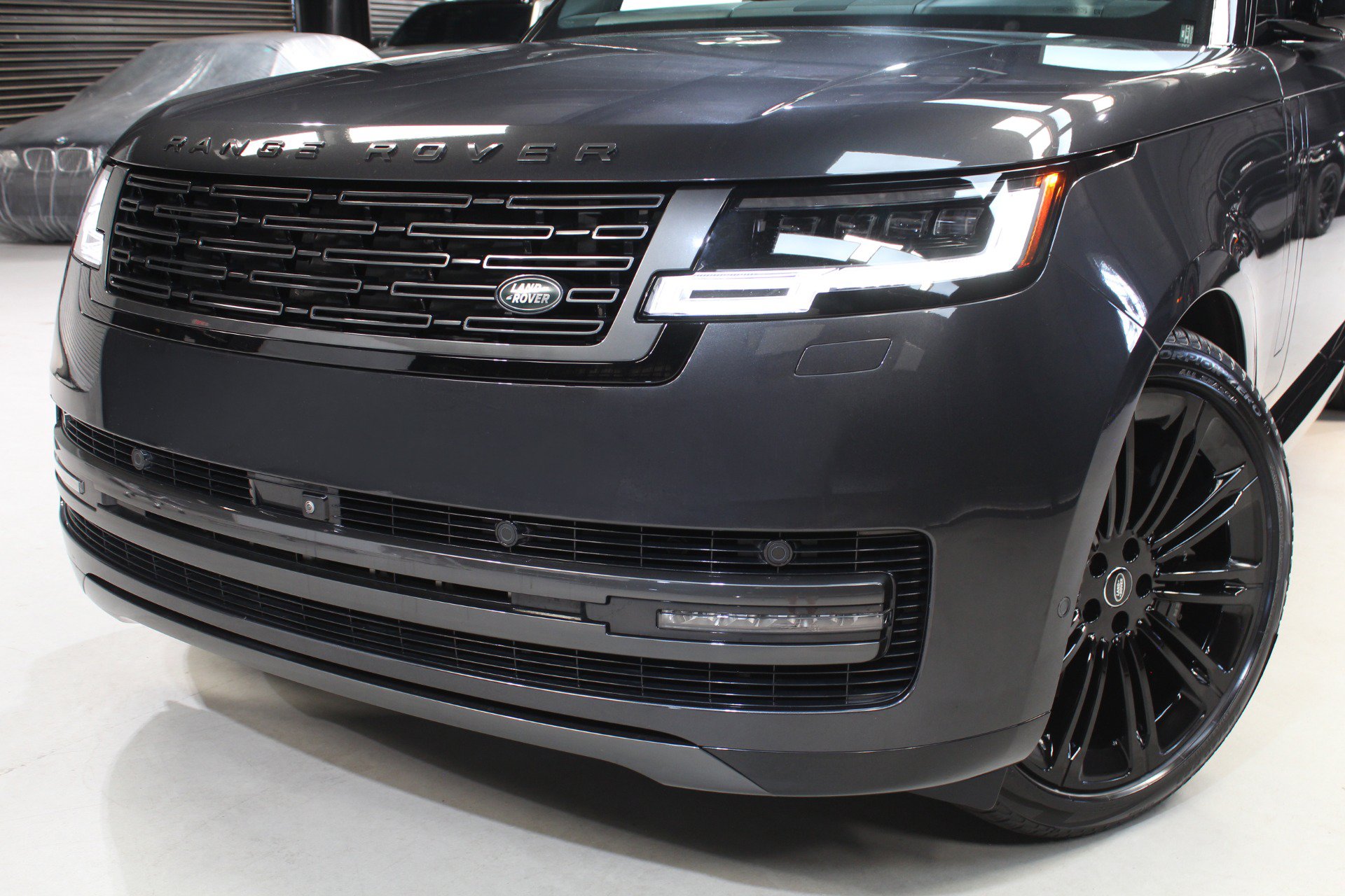 Used 2024 Land Rover Range Rover Long Wheelbase SE AWD/4WD image 7