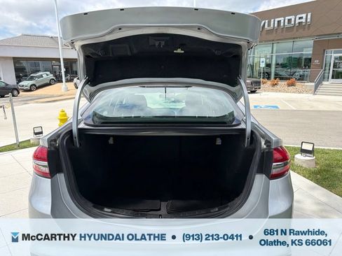 Used 2017 Ford Fusion SE FWD image 18