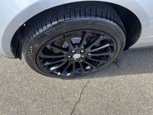 Used 2016 Land Rover Range Rover HSE image 9