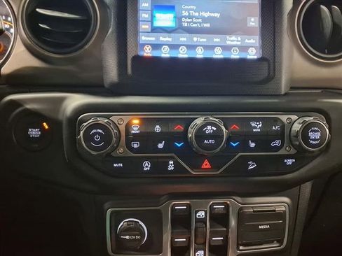 Used 2018 Jeep Wrangler Unlimited Sport S image 22