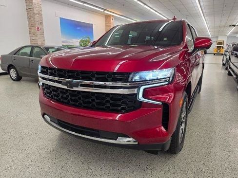 Used 2022 Chevrolet Suburban LS w/ Driver Alert Package AWD/4WD image 2