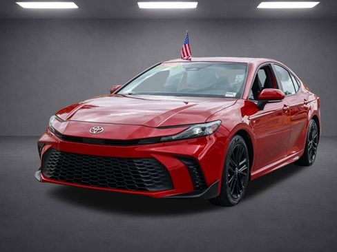 Used 2025 Toyota Camry SE FWD image 8