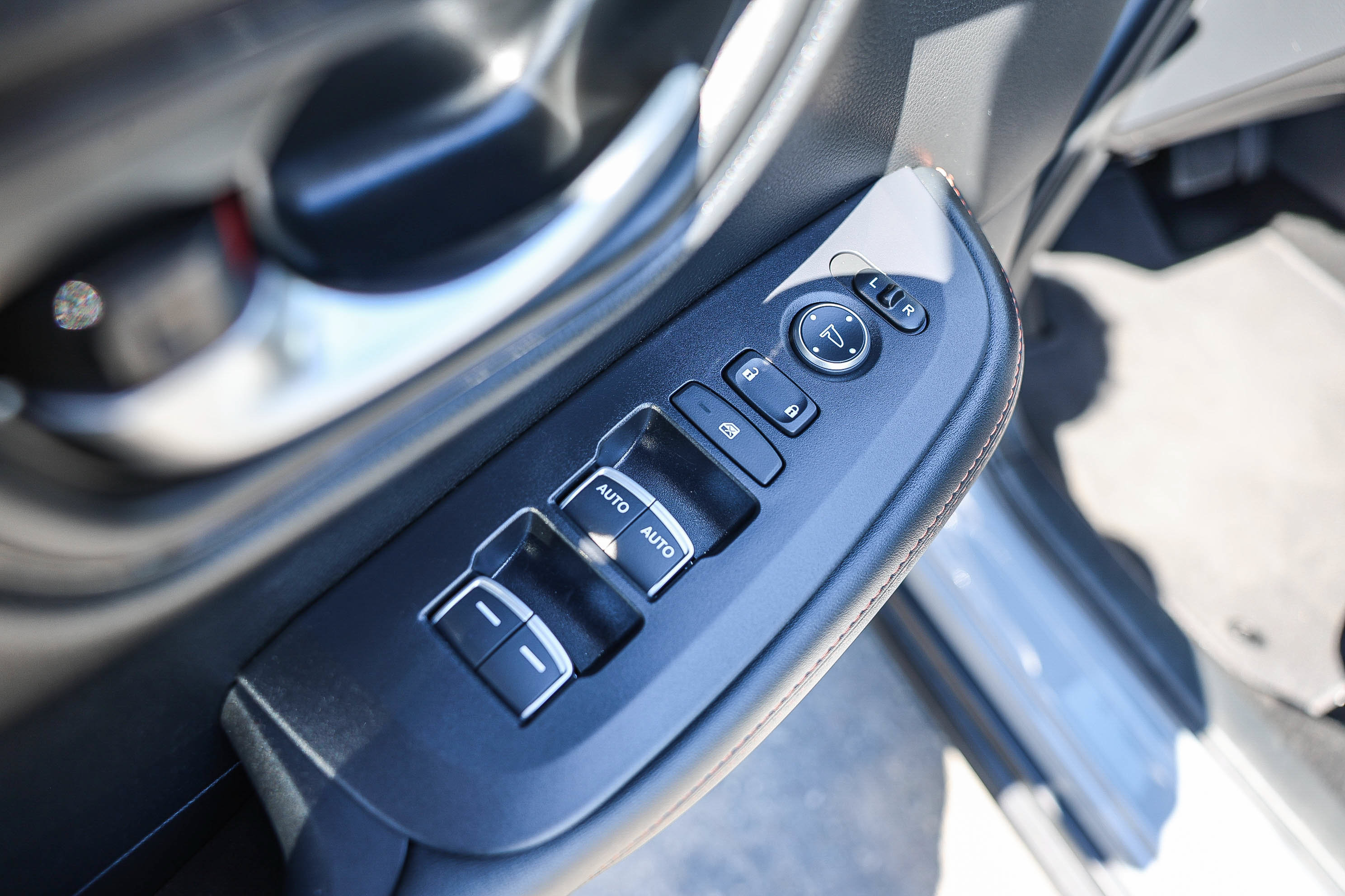 Certified 2025 Honda HR-V Sport image 9
