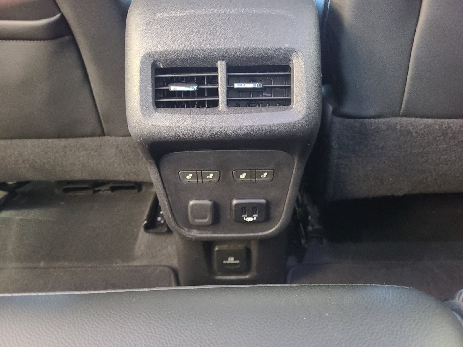Used 2018 Chevrolet Equinox Premier FWD image 32