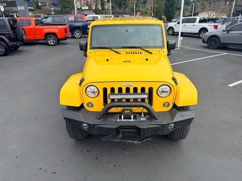 Used 2015 Jeep Wrangler Unlimited Sahara w/ Connectivity Group image 9