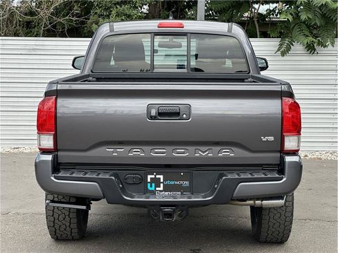 Used 2017 Toyota Tacoma TRD Sport w/ Tow Package (A/T) AWD/4WD image 11