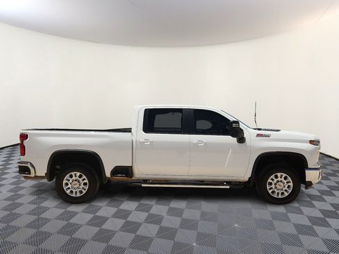Used 2025 Chevrolet Silverado 2500 LT AWD/4WD image 5