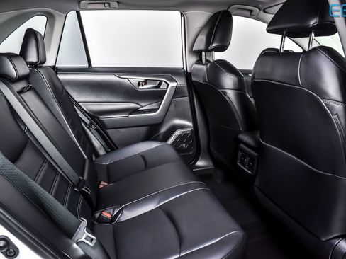 Used 2024 Toyota RAV4 XLE Premium image 23