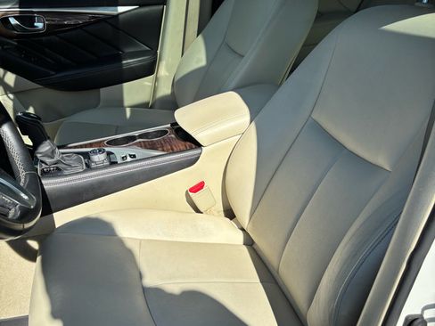 Used 2018 INFINITI Q50 Luxe w/ Essential Package (3.0T Luxe) image 7