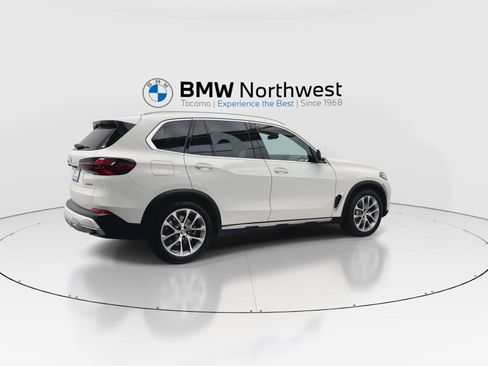 Used 2024 BMW X5 xDrive40i w/ Parking Assistance Package AWD/4WD image 4