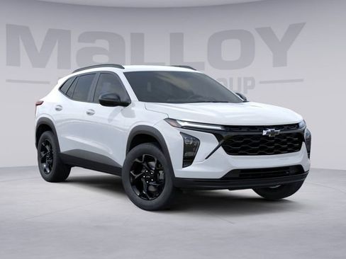 New 2026 Chevrolet Trax LT w/ Driver Confidence Package FWD image 8