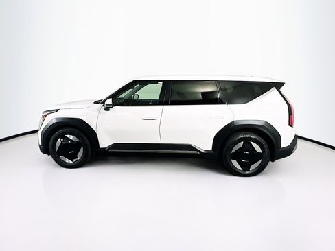 Used 2024 Kia EV9 Light Long Range image 4