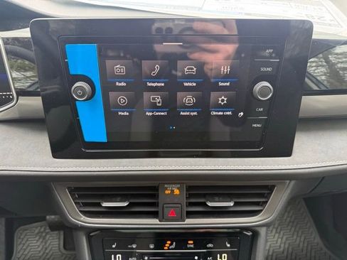 New 2026 Volkswagen Taos SE image 14