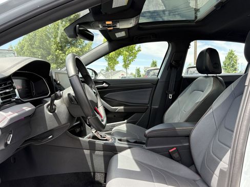 Used 2025 Volkswagen Jetta GLI Autobahn FWD image 17