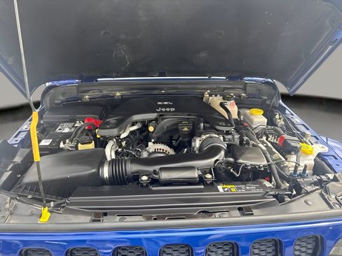 Used 2018 Jeep Wrangler Unlimited Sahara w/ Dual Top Group AWD/4WD image 24