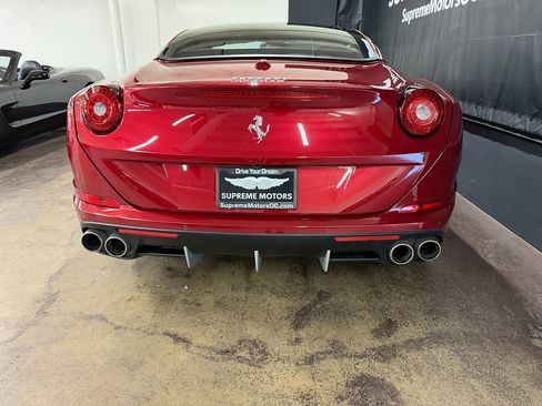 Used 2017 Ferrari California T image 8