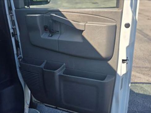 Used 2017 GMC Savana 2500 image 18