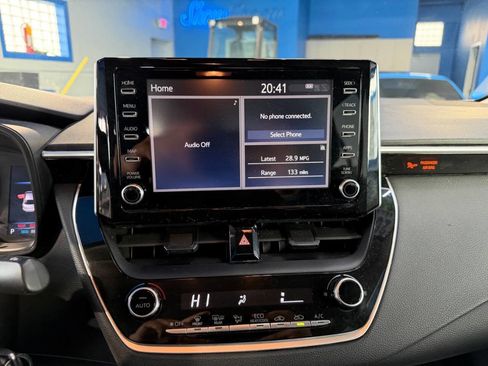 Used 2020 Toyota Corolla LE image 22