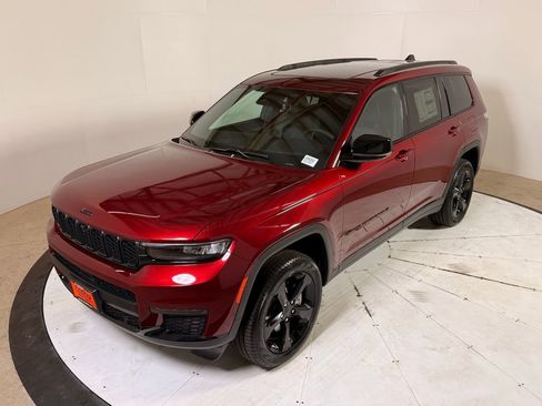 New 2025 Jeep Grand Cherokee L Limited w/ Luxury Tech Group II AWD/4WD image 3