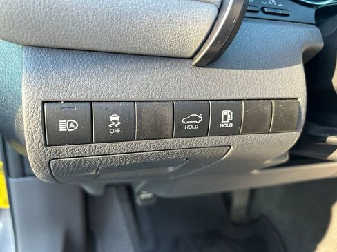 Used 2020 Toyota Camry LE image 18