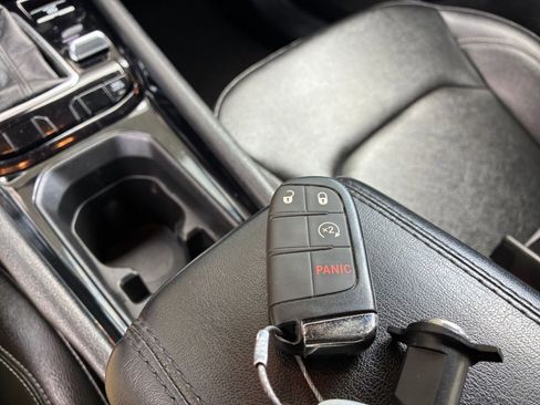 Used 2025 Jeep Compass Limited image 25