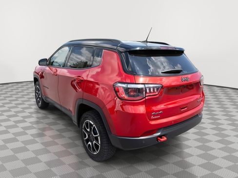 Used 2025 Jeep Compass Trailhawk AWD/4WD image 7